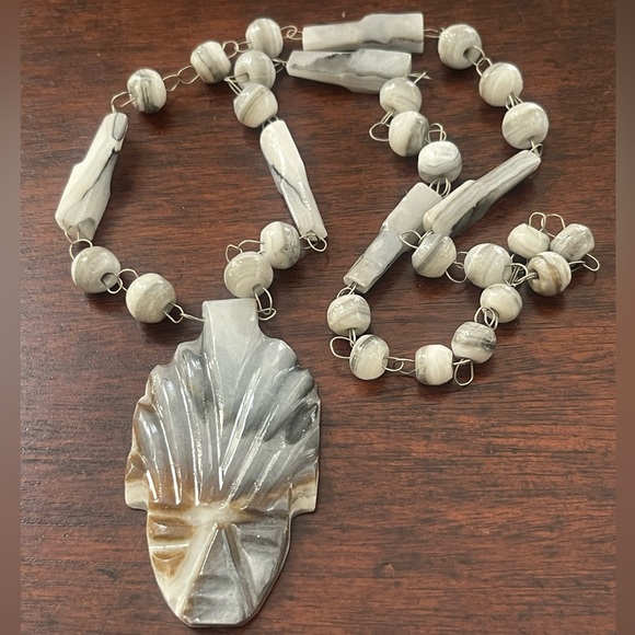 Aztec Mayan carved Mexican calcite alabaster pendant & bead necklace - Picture 8 of 8